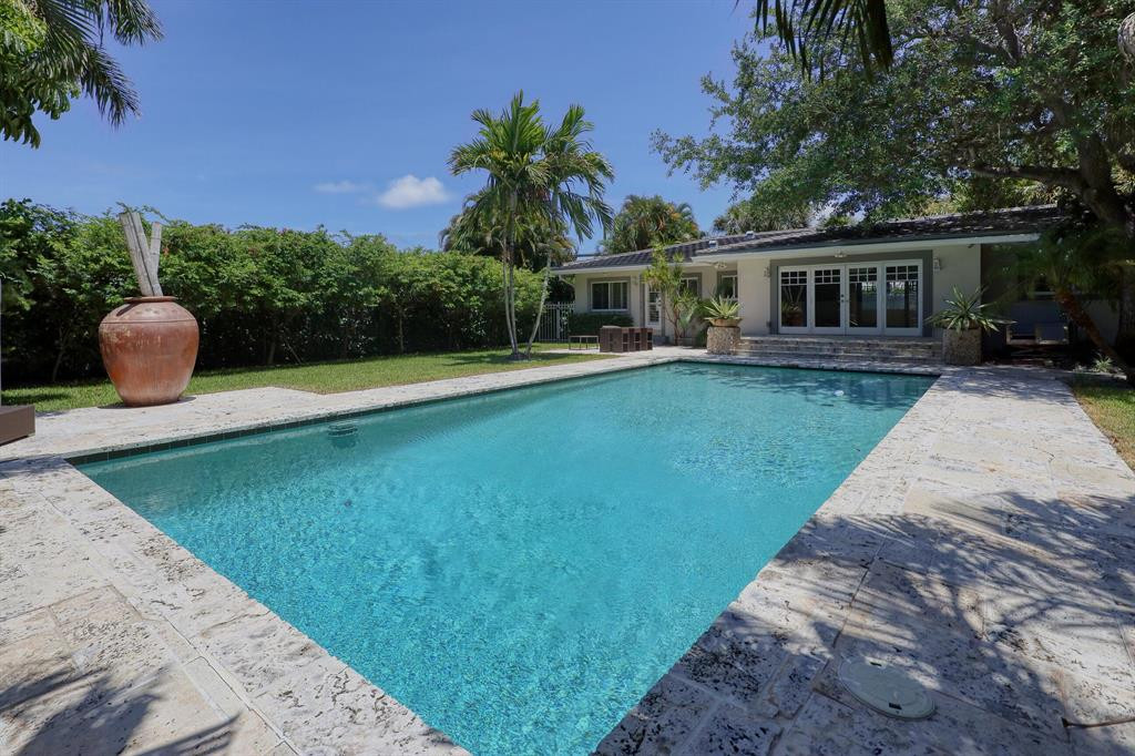 02 - 1635 Seabreeze Blvd