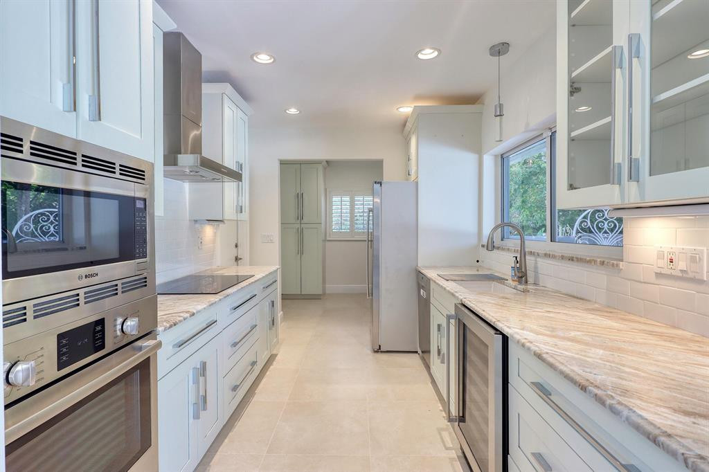 06 - 1635 Seabreeze Blvd