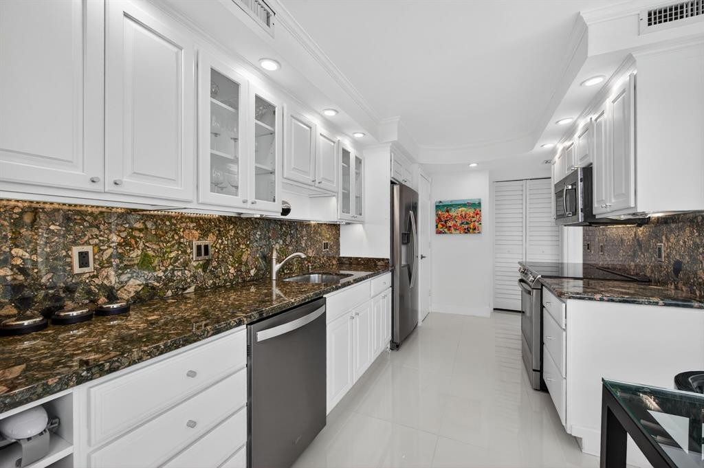 012 - 936 Intracoastal Dr, Unit #3C