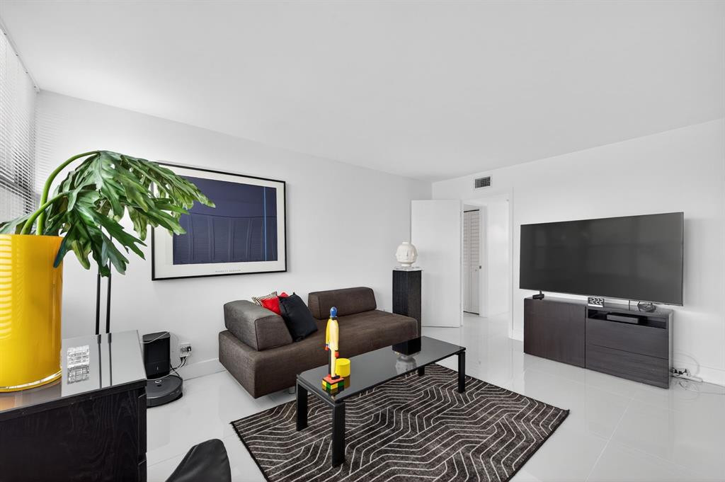 015 - 936 Intracoastal Dr, Unit #3C