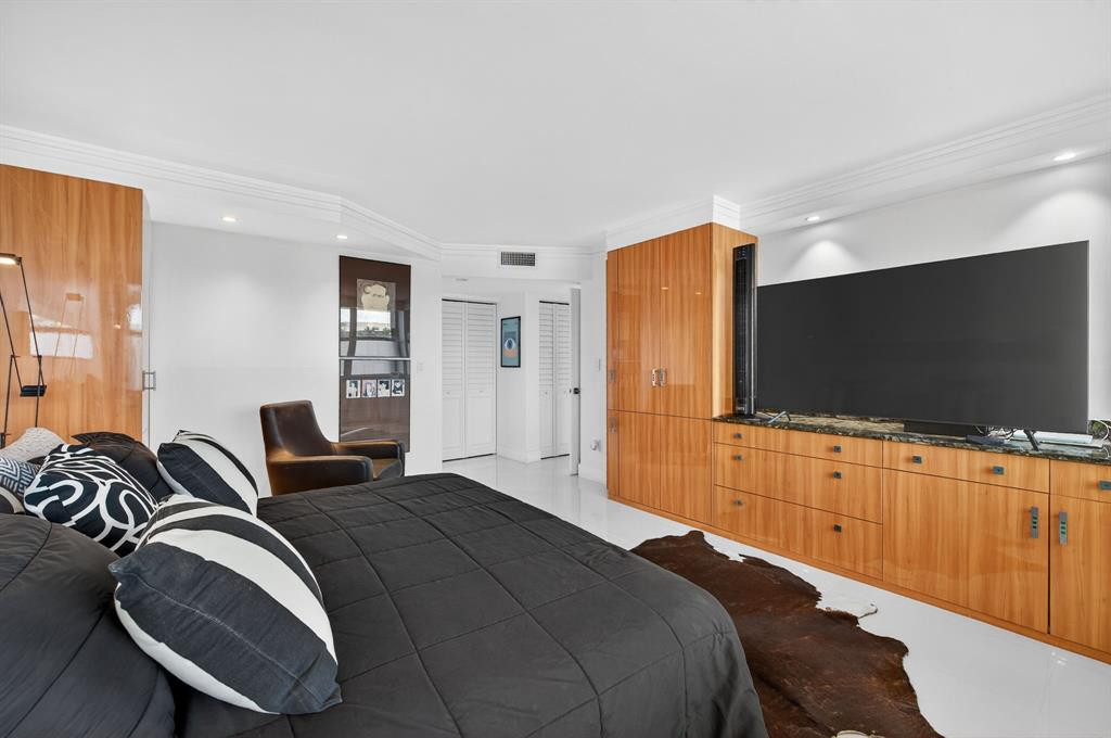 018 - 936 Intracoastal Dr, Unit #3C